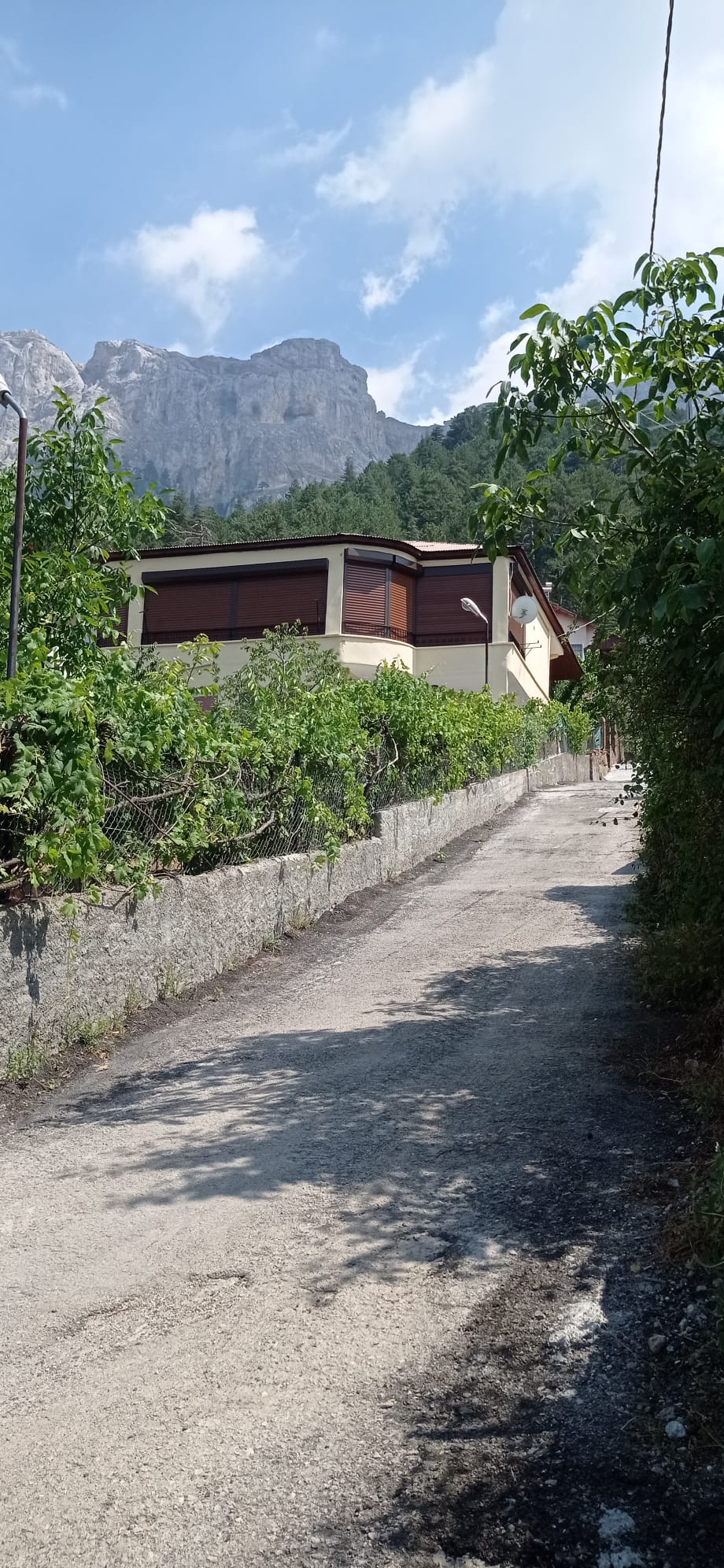TOPAKTAŞ MEVKİİ 900 BAHÇE İÇERİSİNDE LÜKS VİLLA