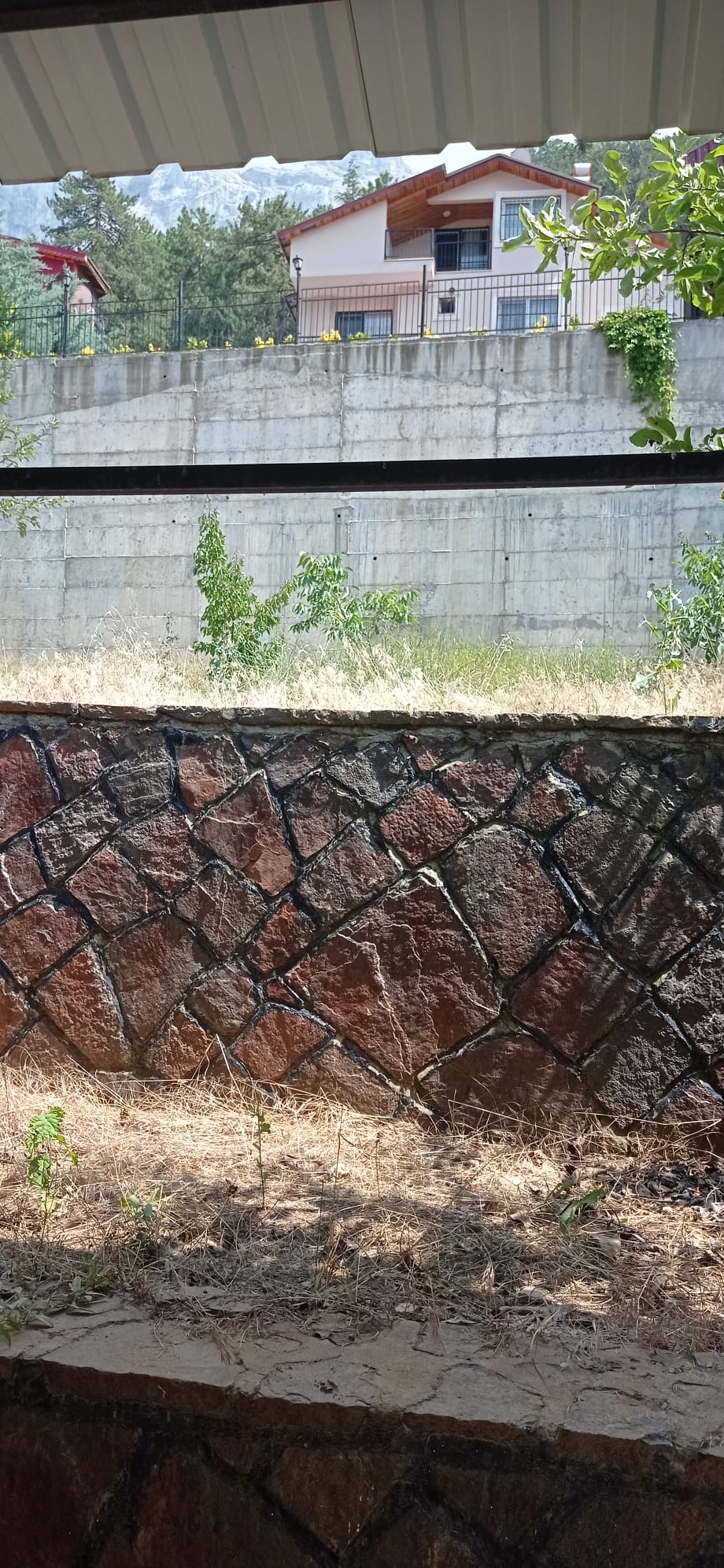 TOPAKTAŞ MEVKİİ 900 BAHÇE İÇERİSİNDE LÜKS VİLLA