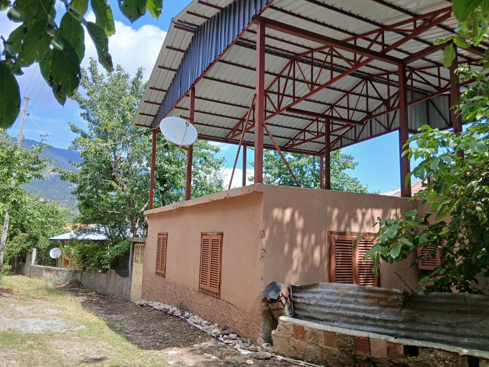 YANPINAR MEVKİİ, 288M. TEKKATLI YAYLA EVİ.