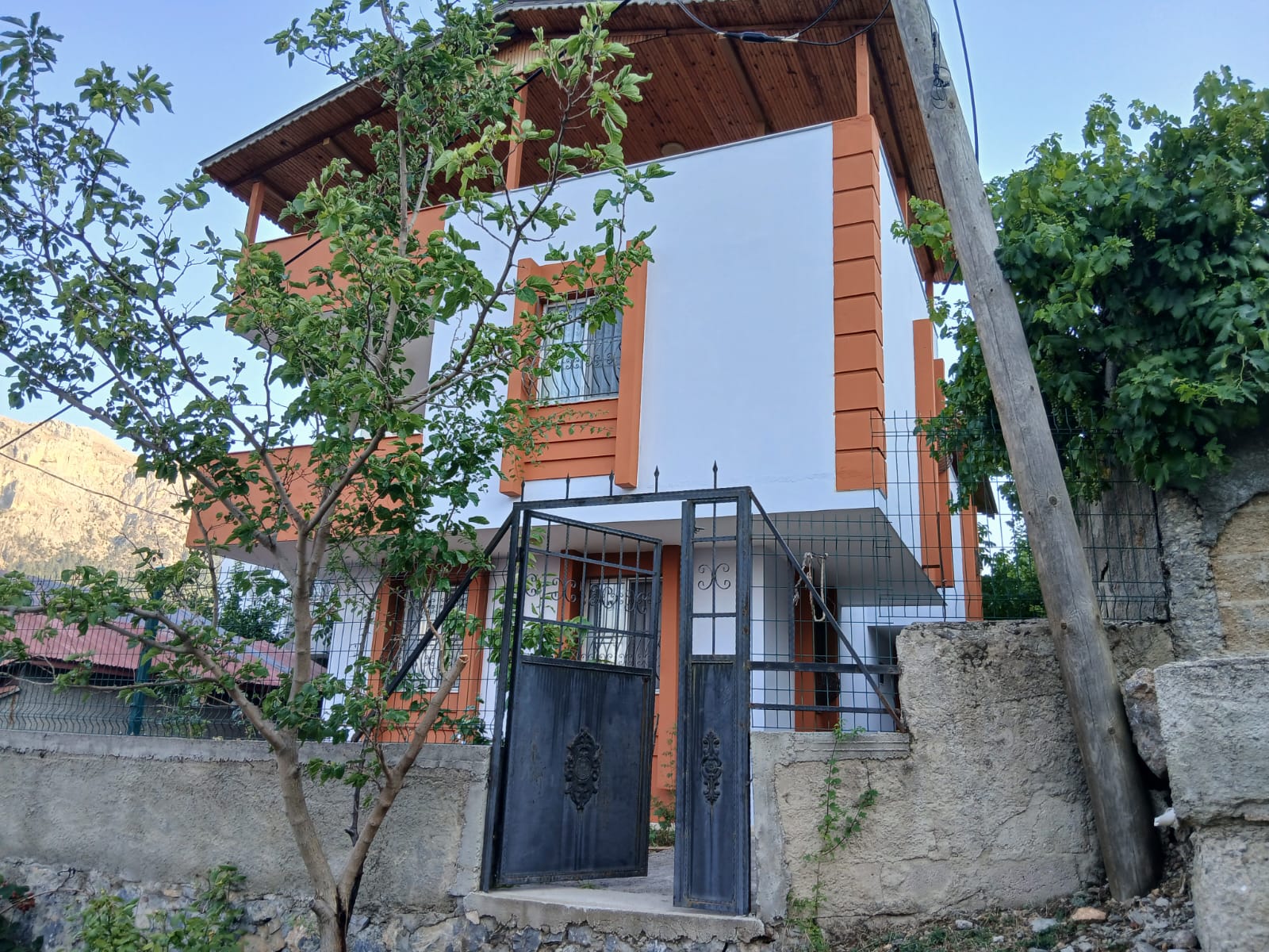 ESENTEPE CAMİİ ARKASI, 3 KATLI, 330M. ARSALI